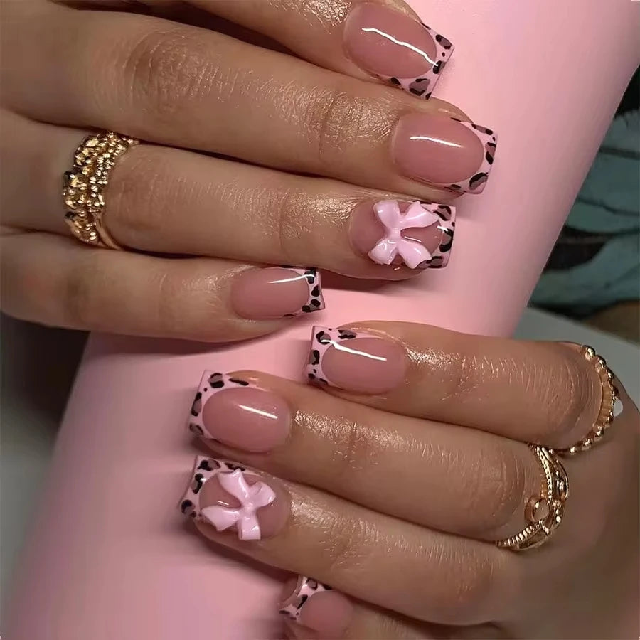 Press-On Nails – Cat Eye French