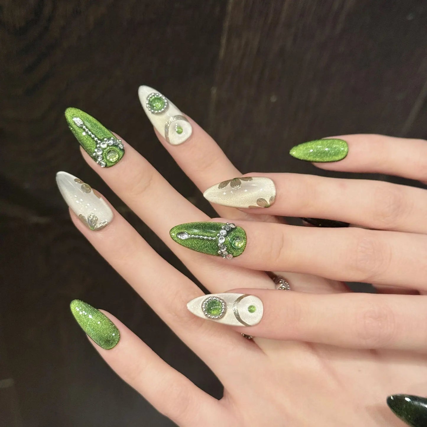Press-On Nails – Grünes Cat Eye