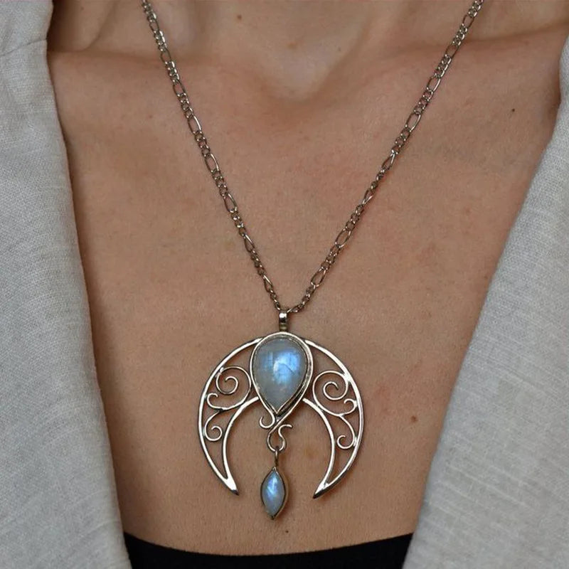 Mystische vintage Eleganz – Halbmond Halskette - sunny.side-Productions