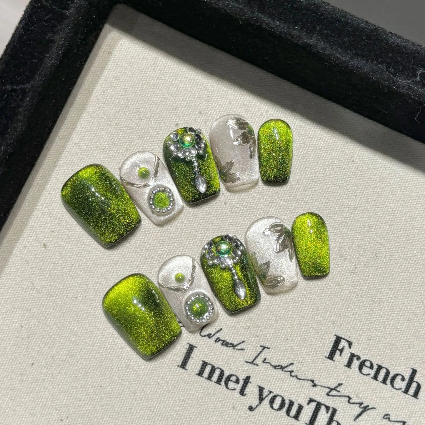 Press-On Nails – Grünes Cat Eye
