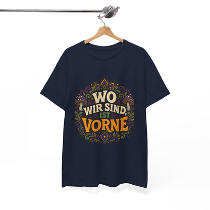 T-Shirt – „Wo Wir Sind, Ist Vorne“