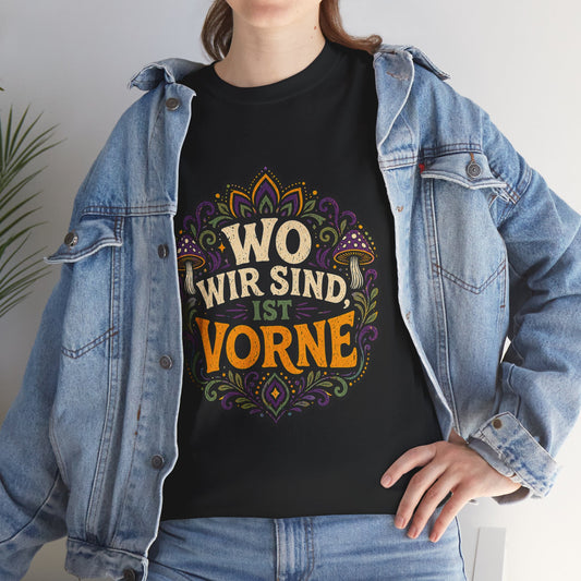 T-Shirt – „Wo Wir Sind, Ist Vorne“