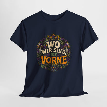 T-Shirt – „Wo Wir Sind, Ist Vorne“