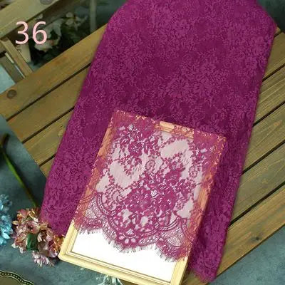 Edler Spitzenstoff – festliche Dekoration