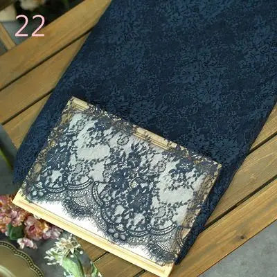 Edler Spitzenstoff – festliche Dekoration