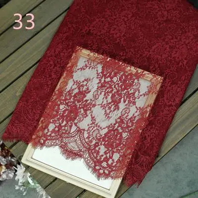 Edler Spitzenstoff – festliche Dekoration