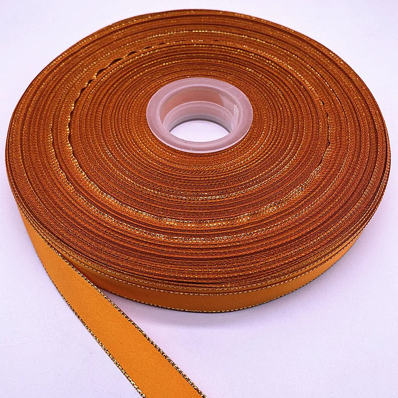 Satinband mit goldenem Rand