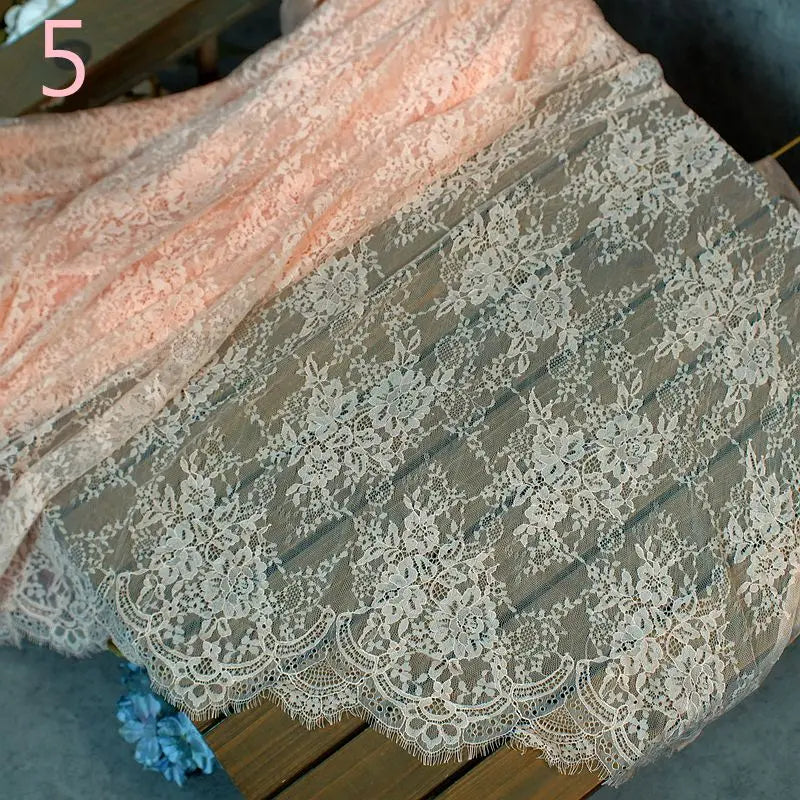 Edler Spitzenstoff – festliche Dekoration