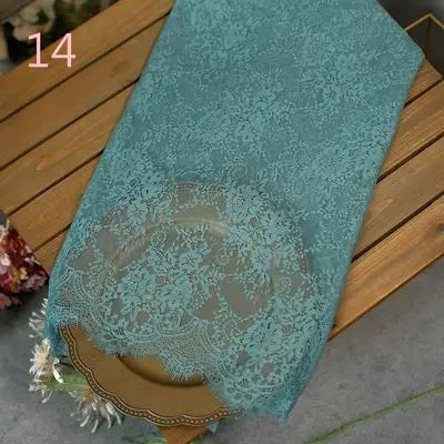 Edler Spitzenstoff – festliche Dekoration