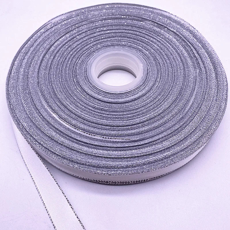 Satinband mit goldenem Rand