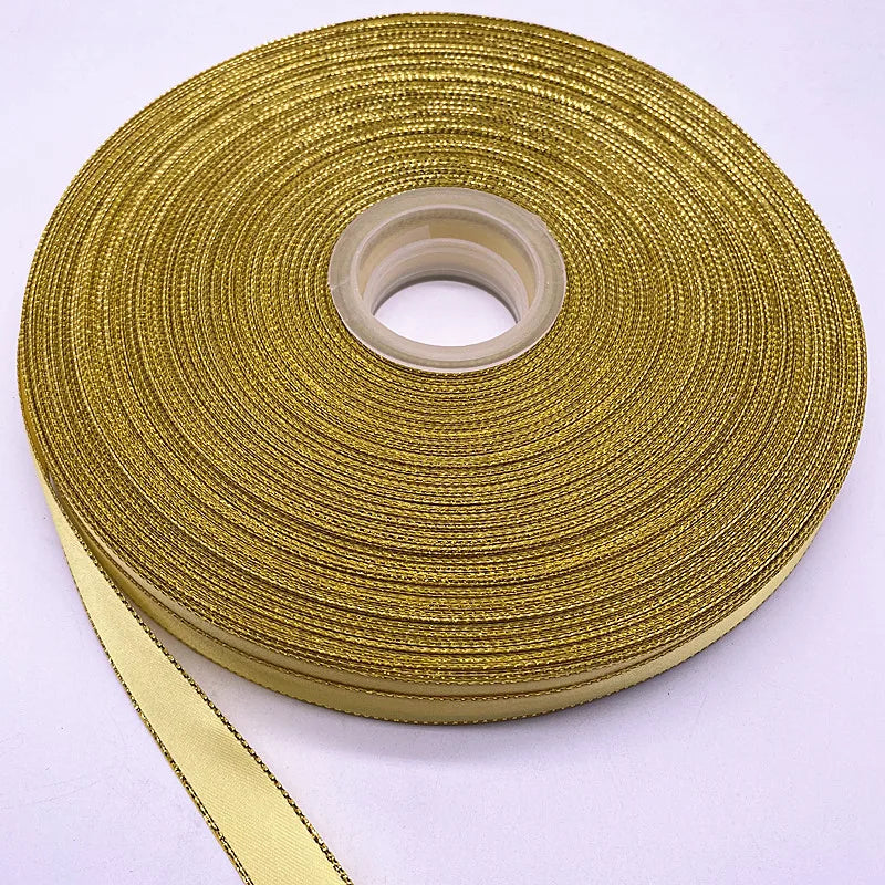 Satinband mit goldenem Rand