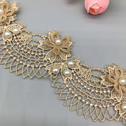 Spitzenband mit Perlen – Festliche Weihnachtsdekoration