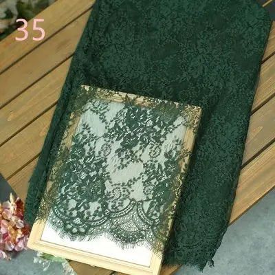 Edler Spitzenstoff – festliche Dekoration