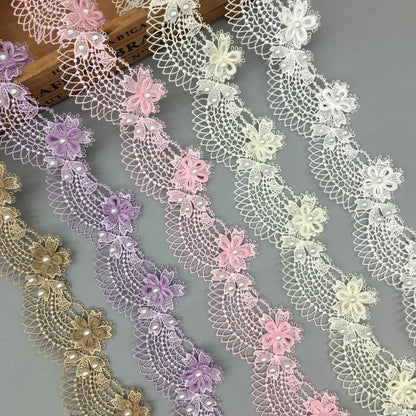 Spitzenband mit Perlen – Festliche Weihnachtsdekoration