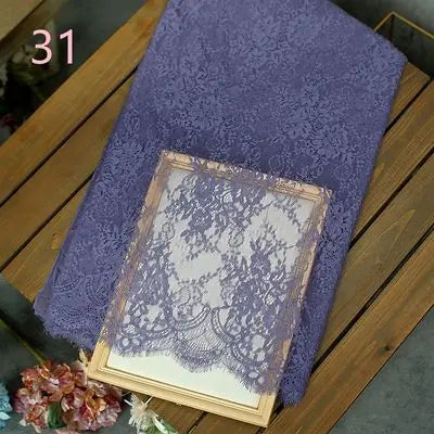 Edler Spitzenstoff – festliche Dekoration