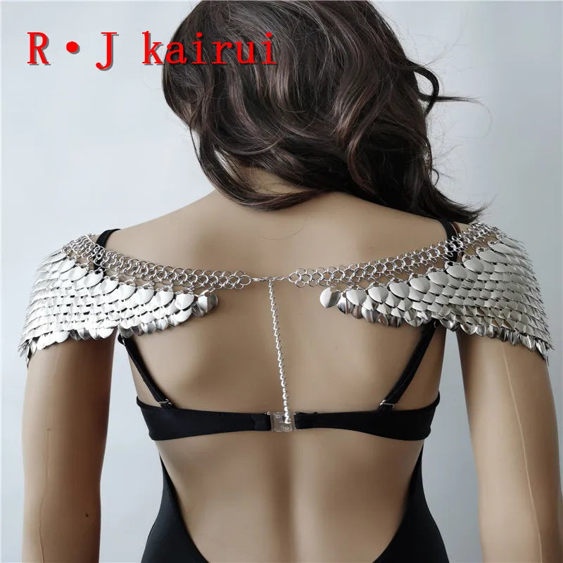 Schulterkette – Gold Scale Design