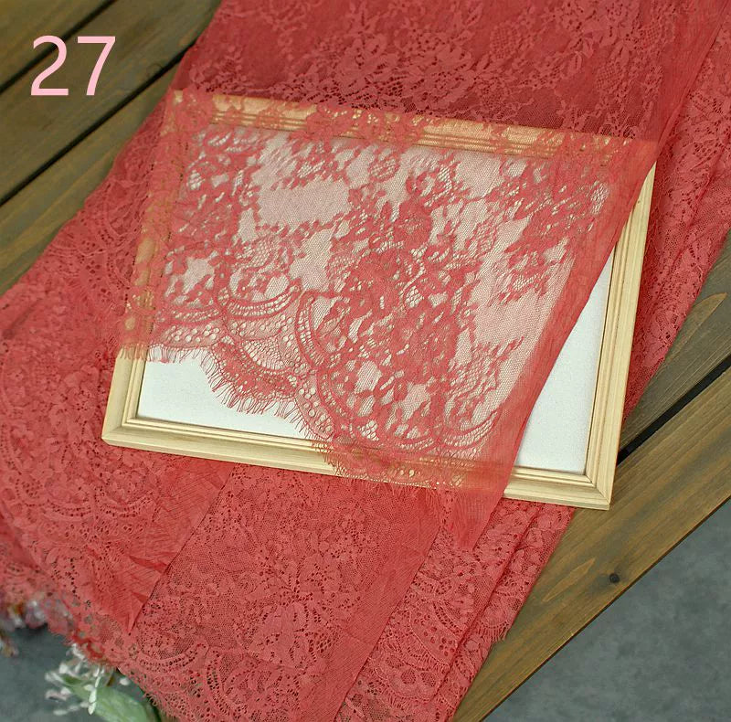 Edler Spitzenstoff – festliche Dekoration