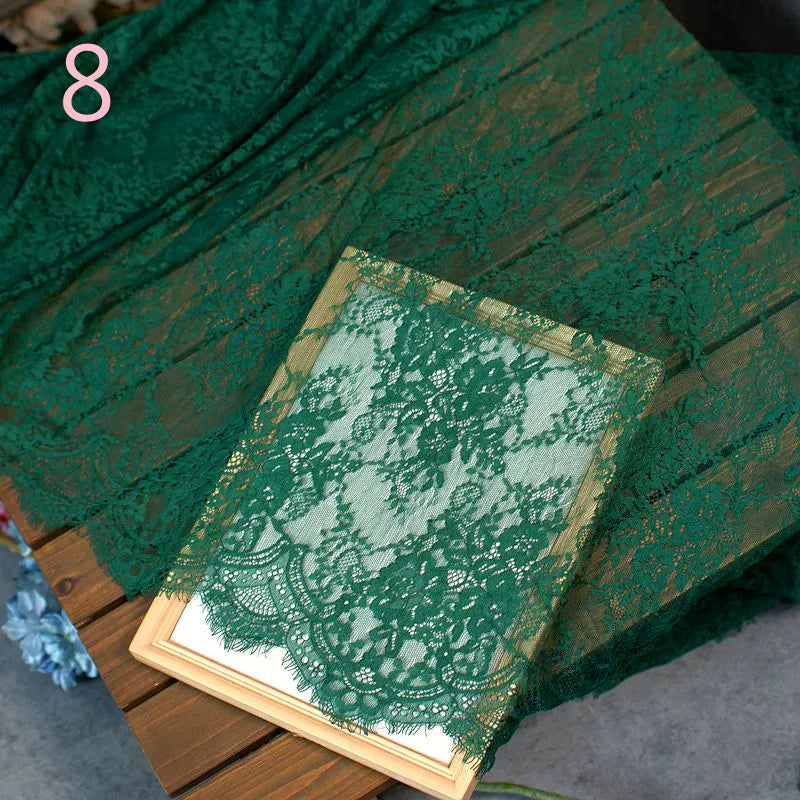 Edler Spitzenstoff – festliche Dekoration