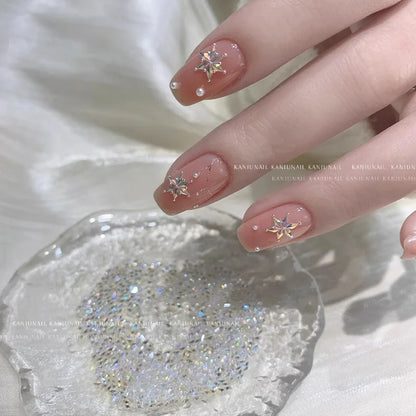 Glänzende Nailart – Strasssteine