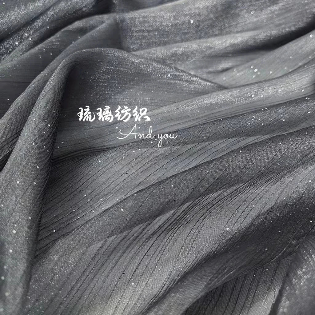 Glitzernder Organza-Stoff – funkelnde Weihnachtsdeko