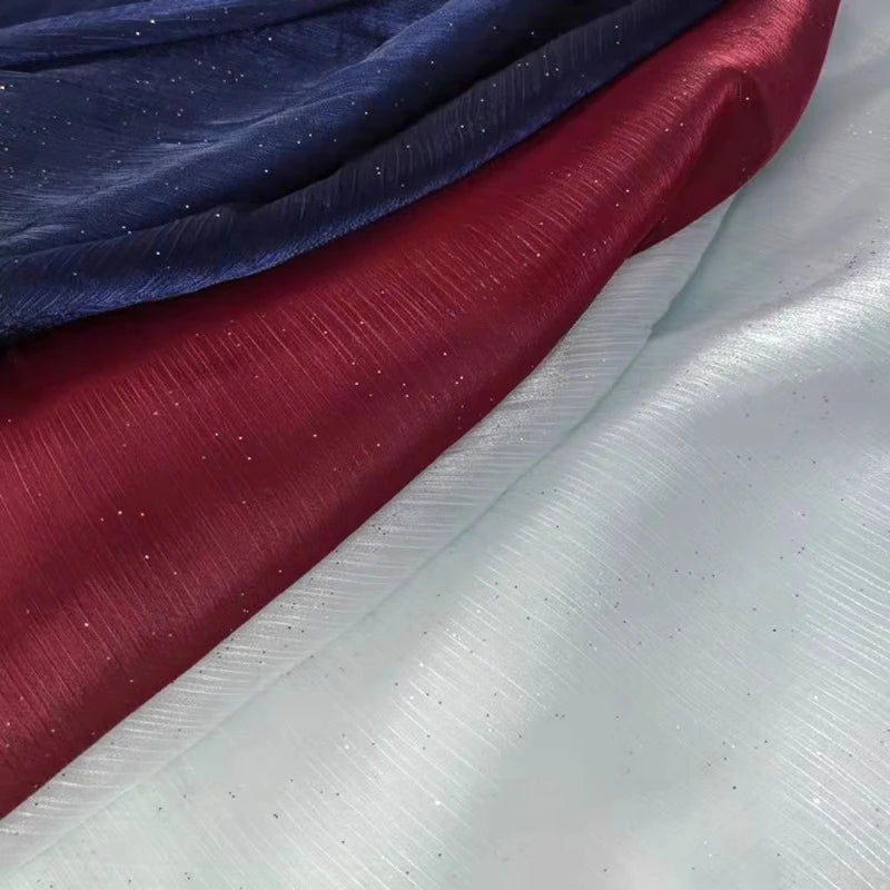 Glitzernder Organza-Stoff – funkelnde Weihnachtsdeko