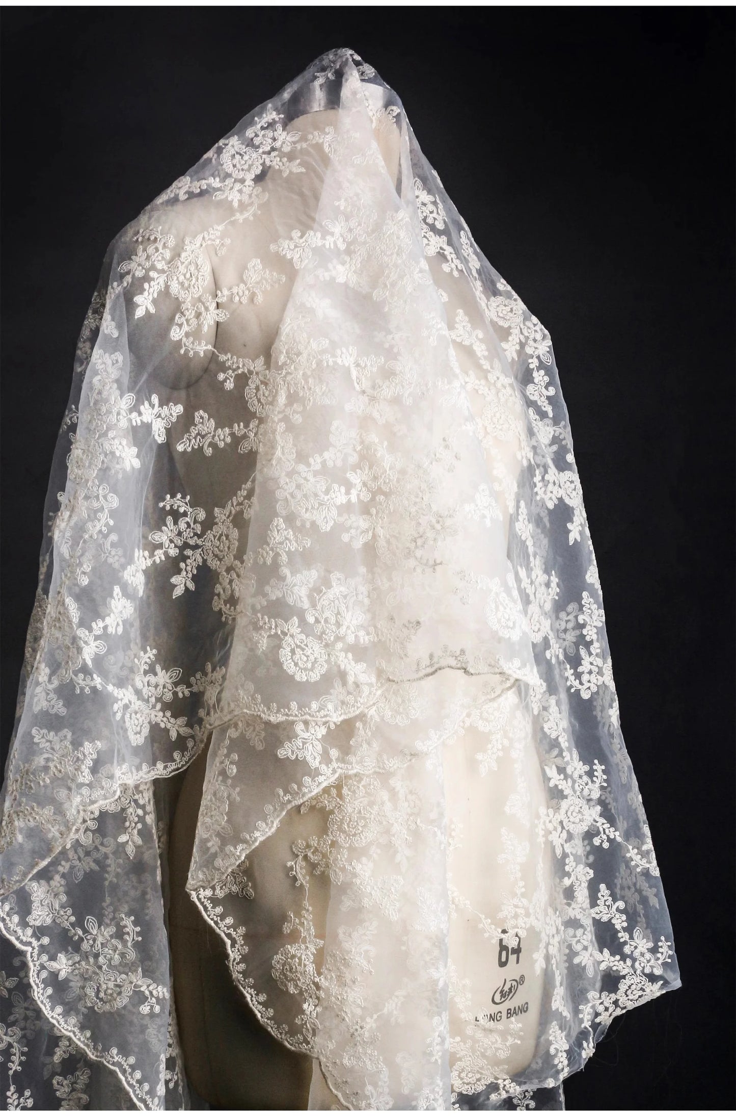 Spitzenstoff mit Stickmuster