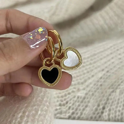 Herzförmige Ohrstecker - sunny.side-Productions