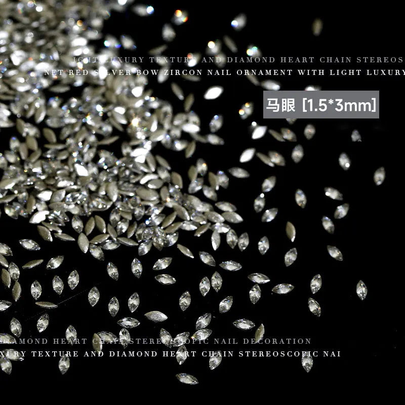 Glänzende Nailart – Strasssteine