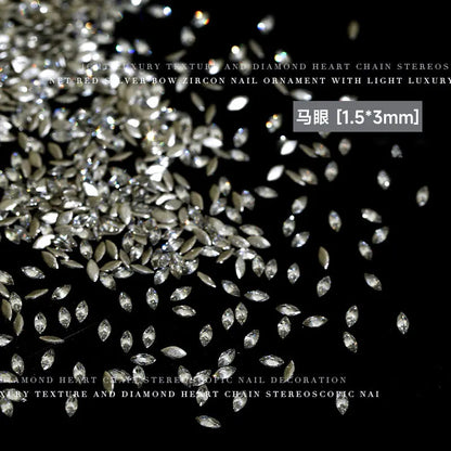 Glänzende Nailart – Strasssteine