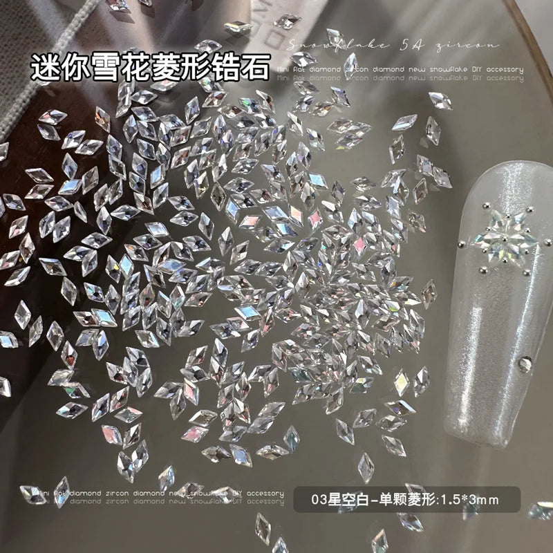 Glänzende Nailart – Strasssteine