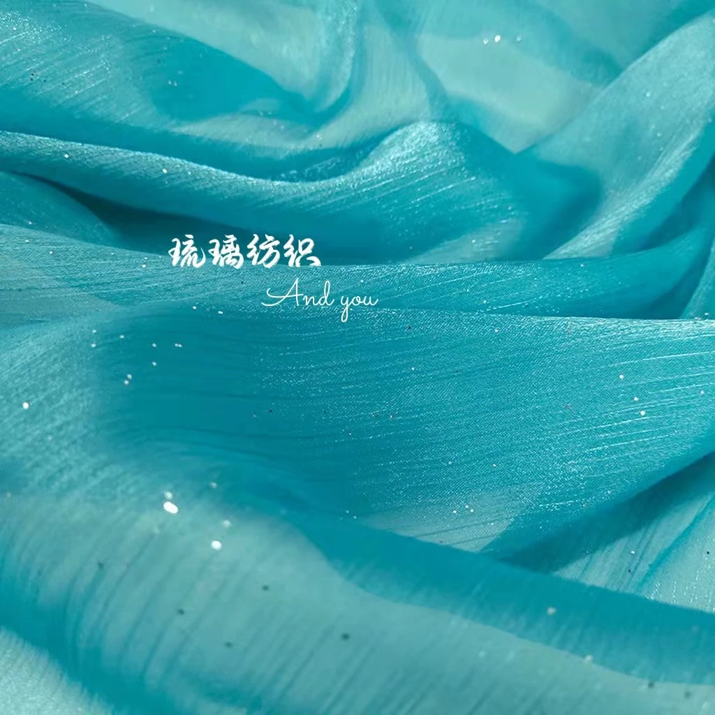 Glitzernder Organza-Stoff – funkelnde Weihnachtsdeko