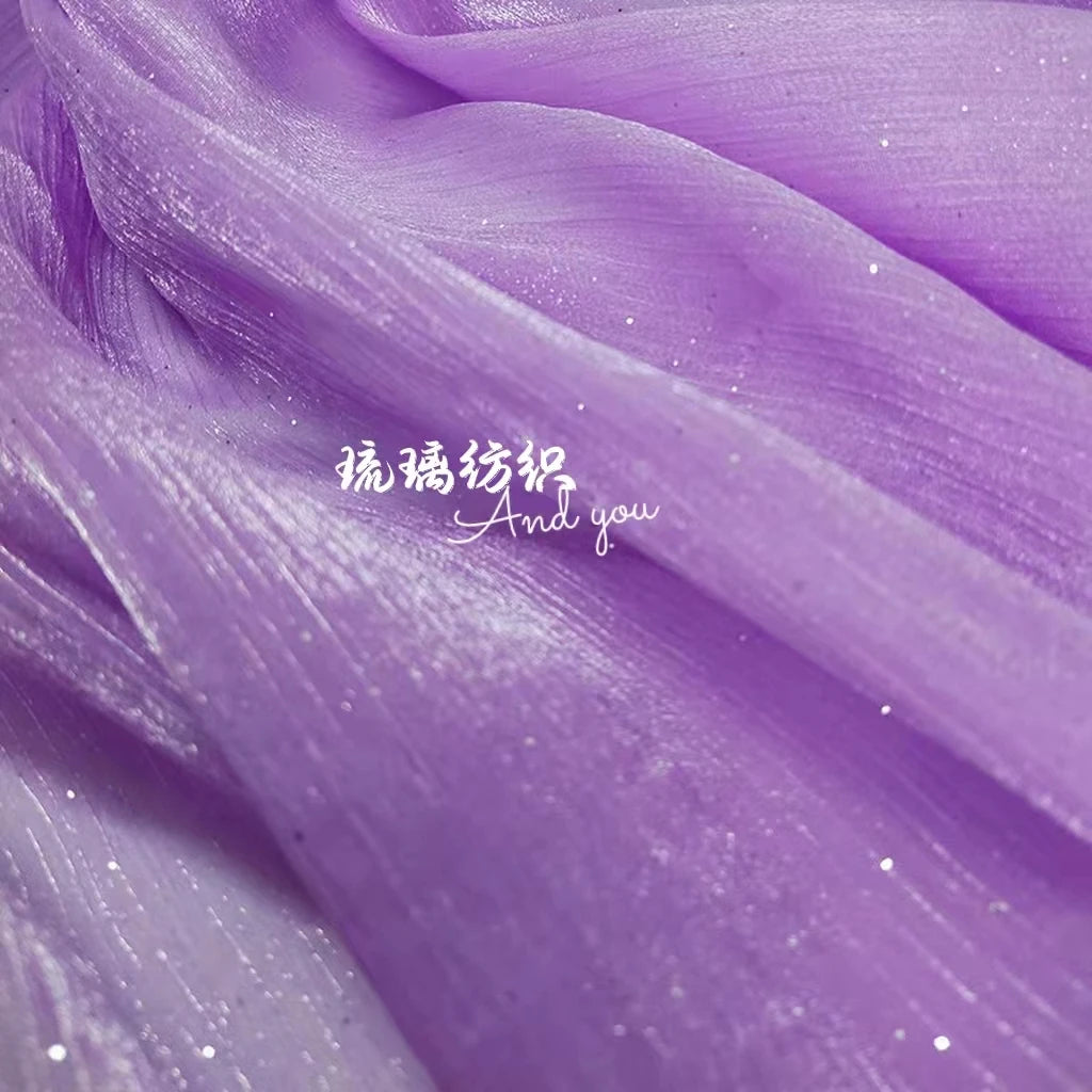 Glitzernder Organza-Stoff – funkelnde Weihnachtsdeko