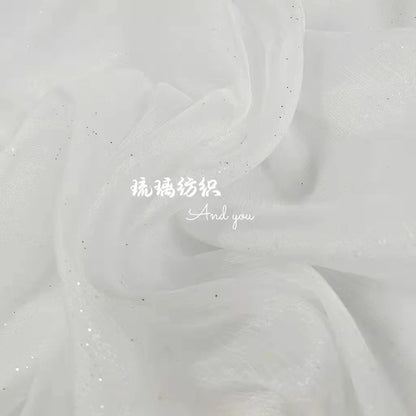 Glitzernder Organza-Stoff – funkelnde Weihnachtsdeko