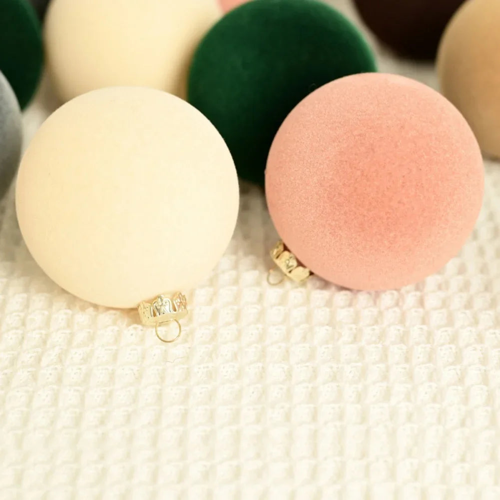 Weihnachtskugeln – Samtige Eleganz