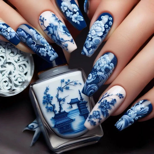 Press-On Nails – Porzellan-Eleganz